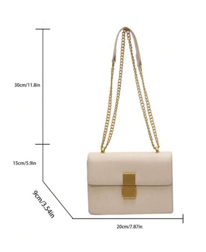 Bolso con solapa acolchada y con cadena de metal
