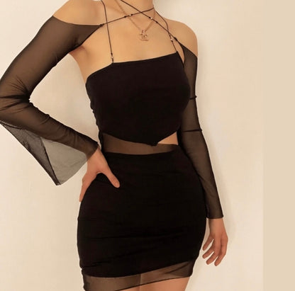 Vestido asimétrico ajustado con malla