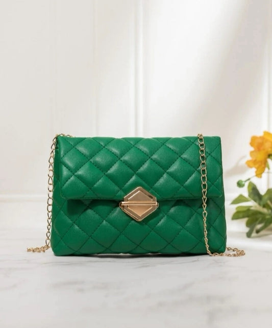 Bolso verde con cadena minimalista