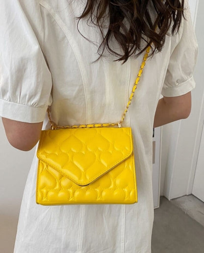 Bolso cuadrado con relieve