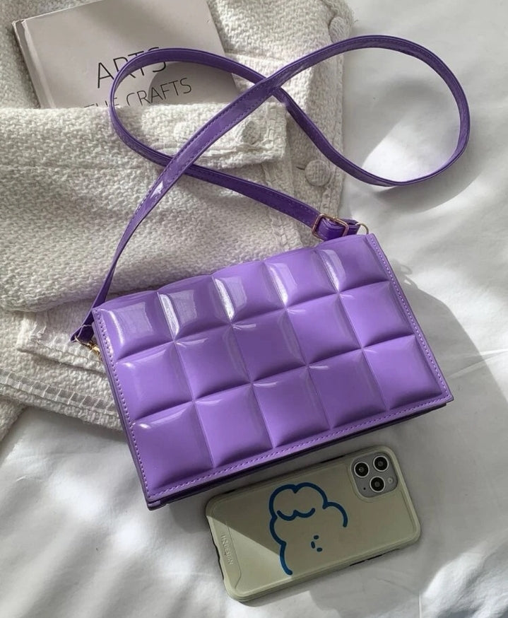 Bolso de cuadros en relieve con solapa