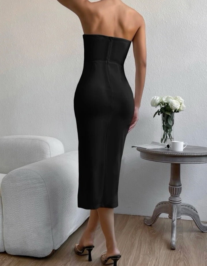 Vestido estraple, semi largo con abertura
