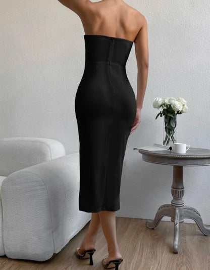 Vestido estraple, semi largo con abertura