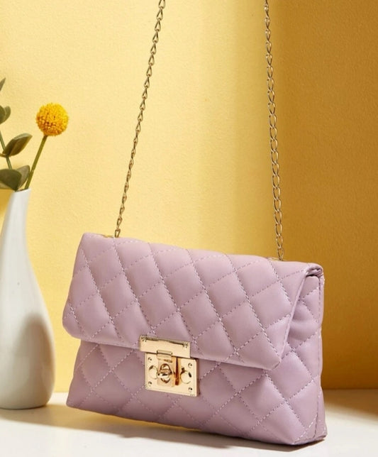 Bolso lila con relieve