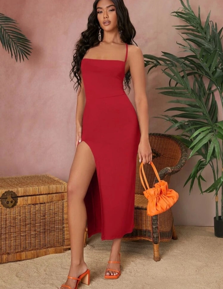 Vestido rojo con abertura
