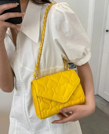 Bolso cuadrado con relieve