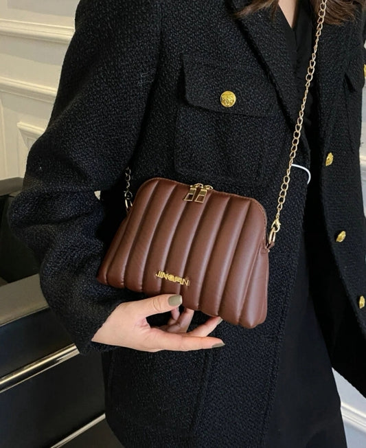 Bolso minimalista con textura - marrón
