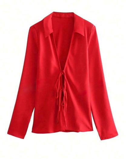 Blusa satinada con lazos
