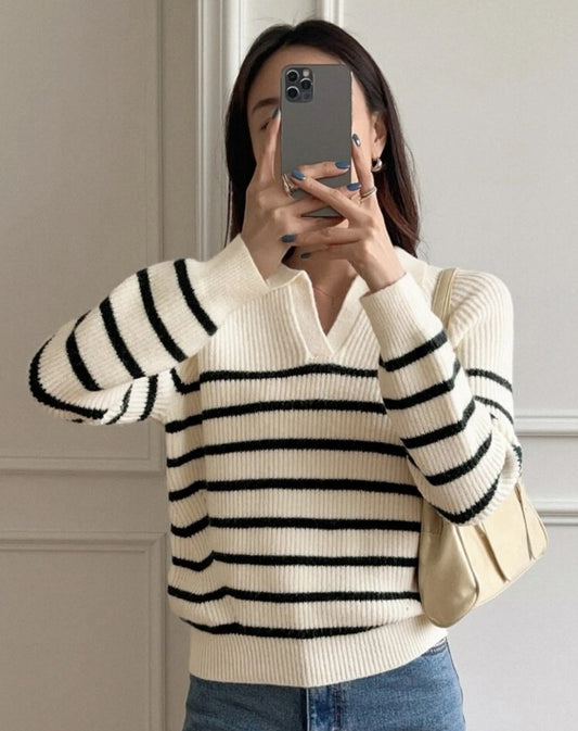 Sueter con cuello v a rayas, tejido