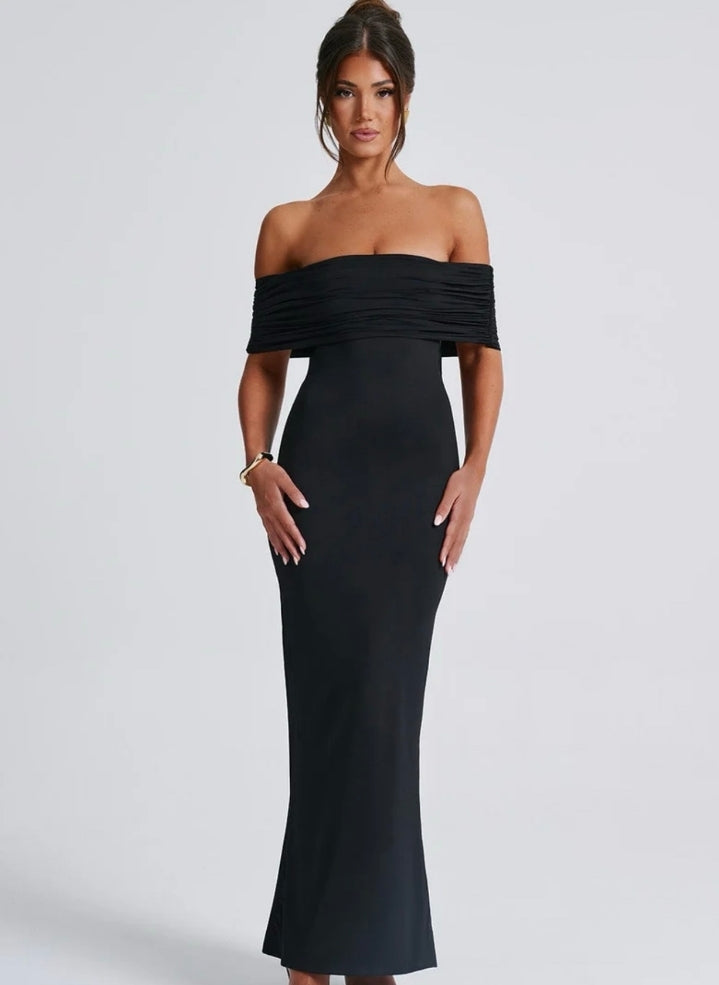 Vestido negro cuello bandeja escote en la espalda