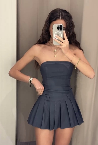 Vestido estraple con falda de prences